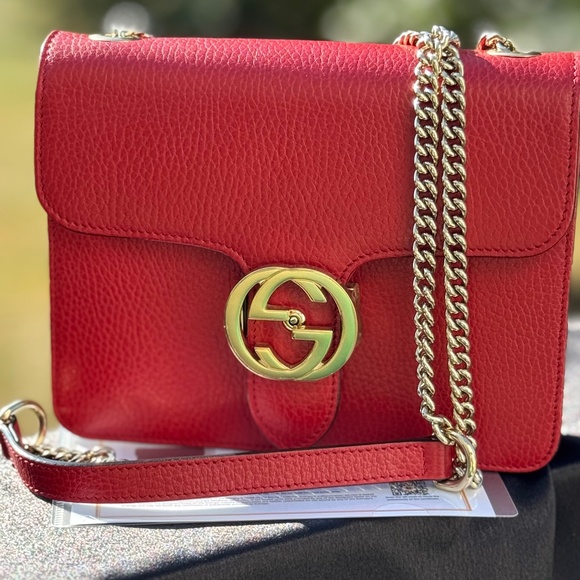 Gucci Interlocking G Shoulder Bag – Red Pebbled Leather - Picture 1 of 7
